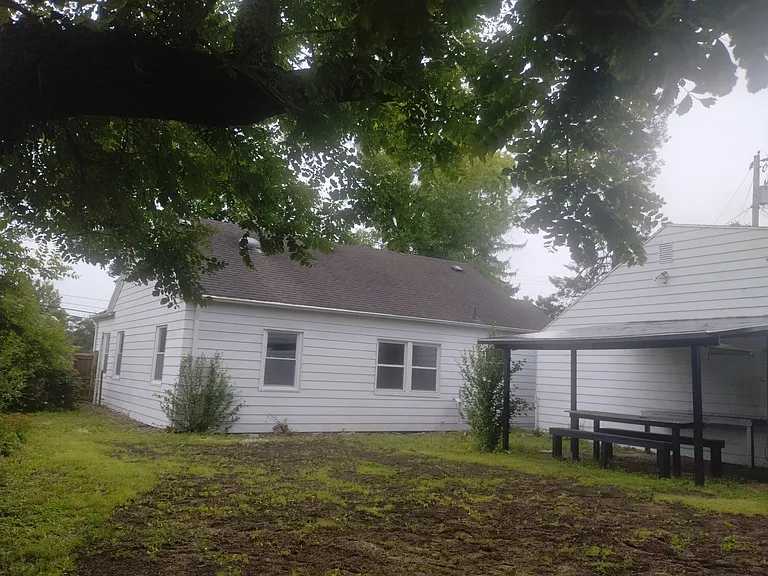 3950 Riverside Dr — Photo 37