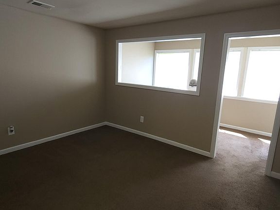 4th image of 5 E Avon Dr