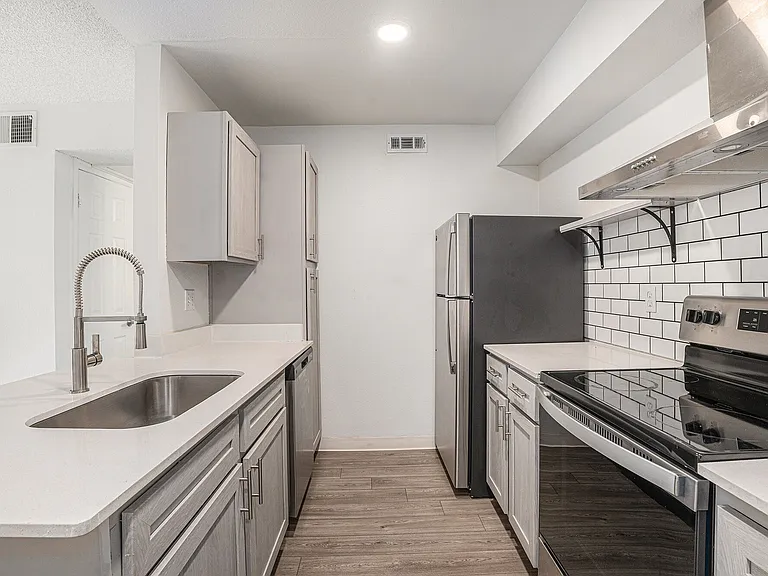 Oakdale Springs Apartments — Photo 29