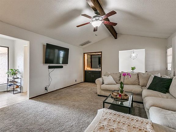 4th image of 2821 Countrywood Ln