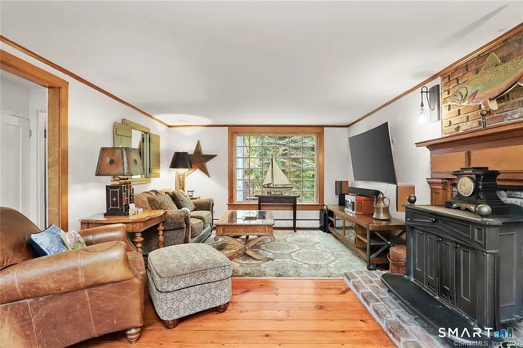 3 bed, 2.0 bath, 1511 sqft, $6,000 — Photo 1