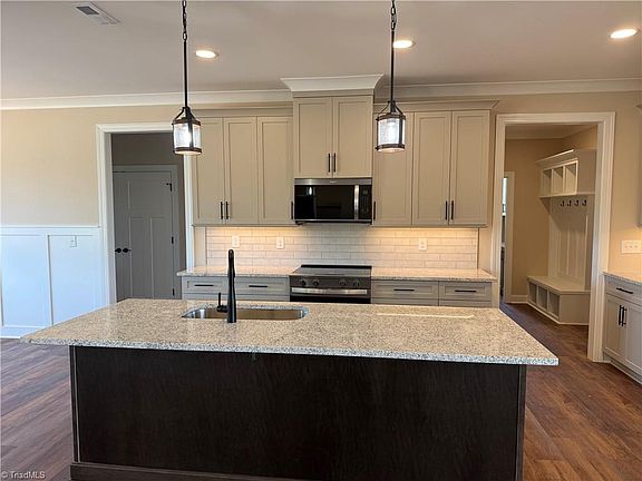 4th image of 132 Greenhill Rd