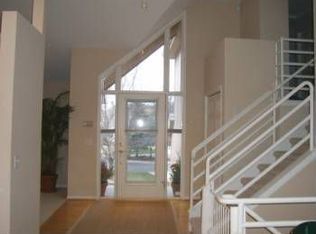 3090 Saint Albans Hollow Cir, Minnetonka, MN 55305