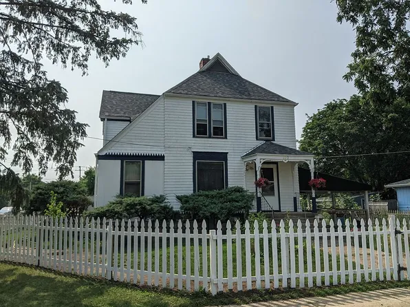 402 Hale St, Marengo, IL 60152