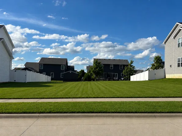 712 Isabella Dr, Mahomet, IL 61853