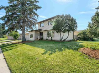 9328 168th St NW, Edmonton, AB T5R 2W3