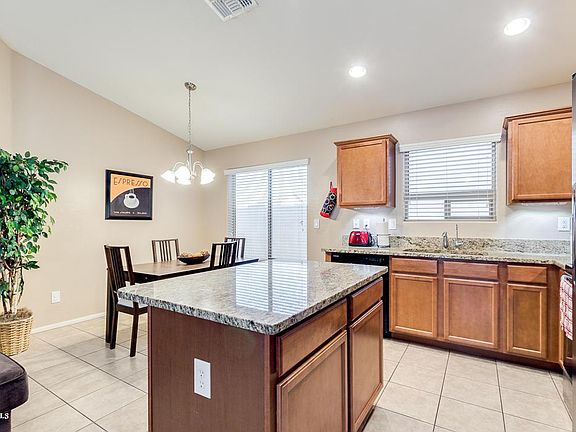4th image of 40498 W Thornberry Ln