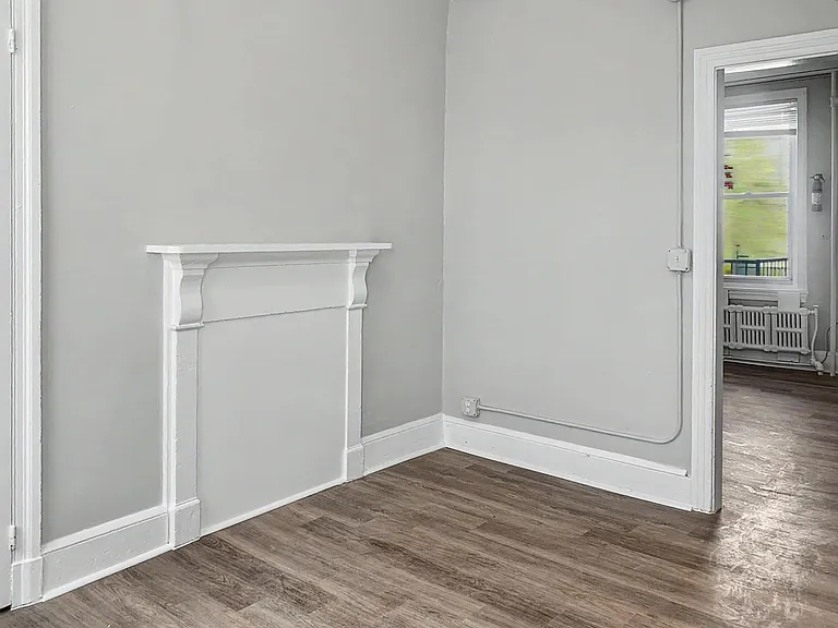 105 E Chestnut St — Photo 9
