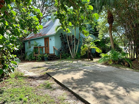 2nd image of 5702 Cassia Dr
