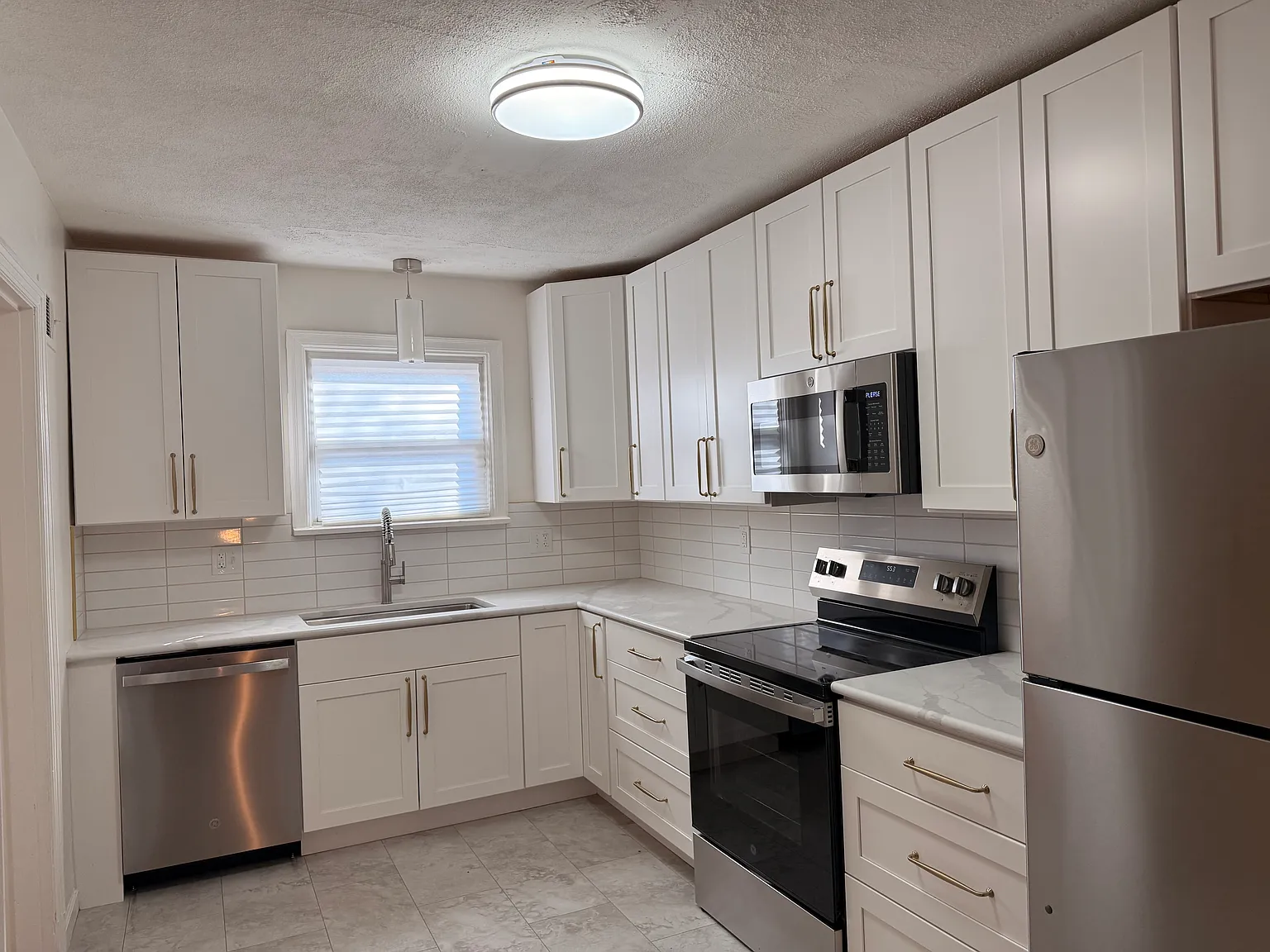 121 Thoroughman Ave photo 1