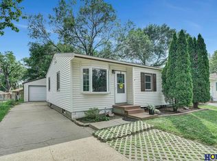 7145 Holdrege St, Lincoln, NE 68505