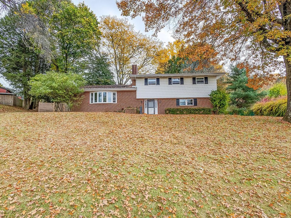 1st image of 302 Teryl Dr