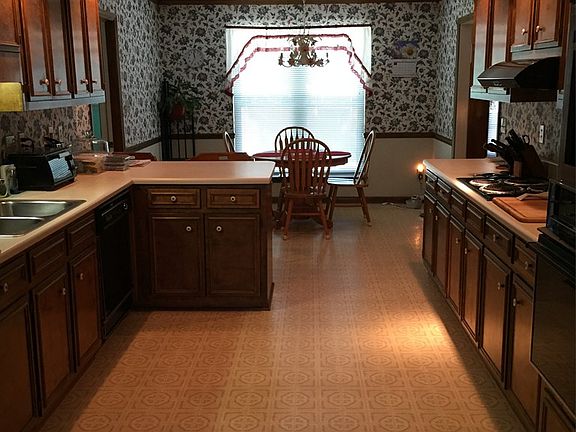 3rd image of 522 Wessex Dr