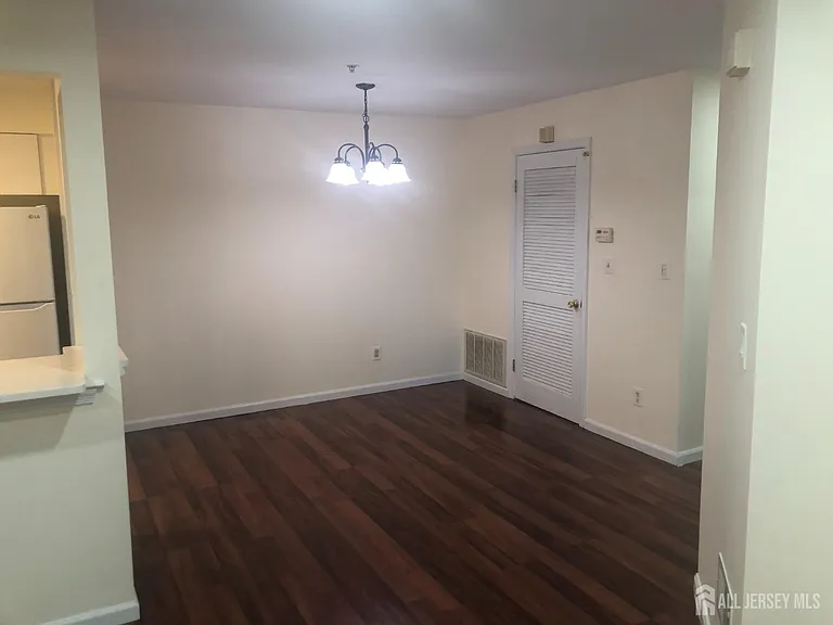1125 Waterford Dr — Photo 6