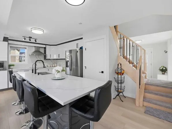 7916 S Marthas Haven Park NE, Calgary, AB T3J 4H5