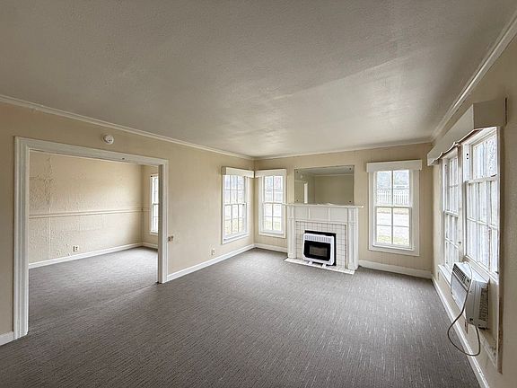 3rd image of 1403 S Glenwood Blvd
