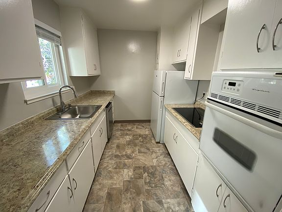 3rd image of 1114 Village Dr APT 8