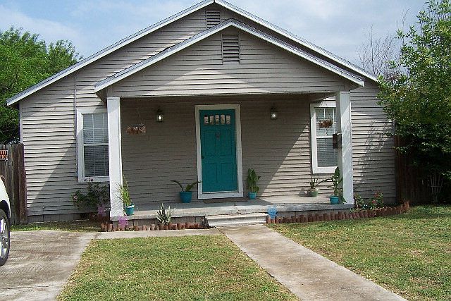 1st image of 814 W Kenedy Ave