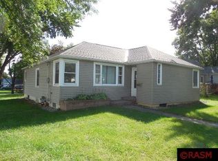 204 3rd St SW, Madelia, MN 56062