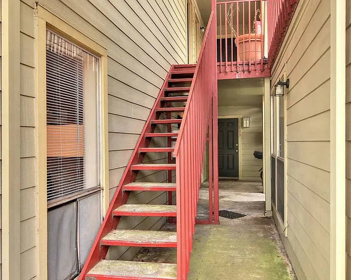 105 E 38th St #100-303 — Photo 3