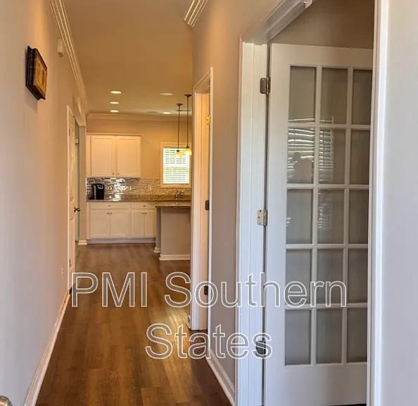 320 Alameda Ln — Photo 2