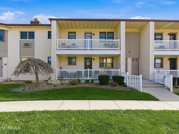 35 Wharfside Drive, Monmouth Beach, NJ 07750