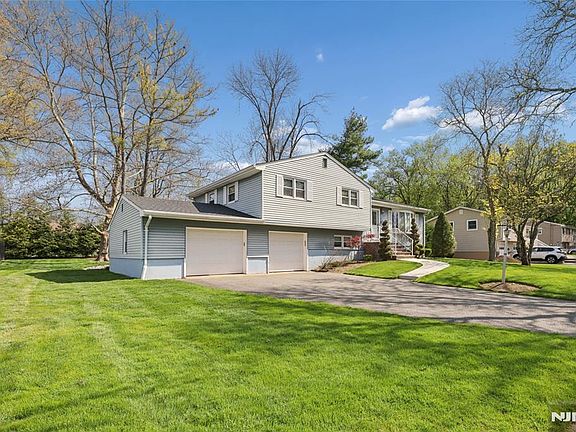 3rd image of 35 Robin Rd