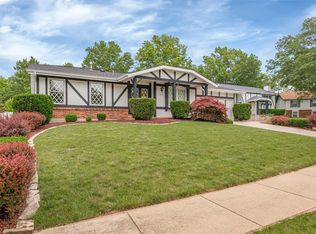 229 Valleyoak Ct, Ballwin, MO 63021