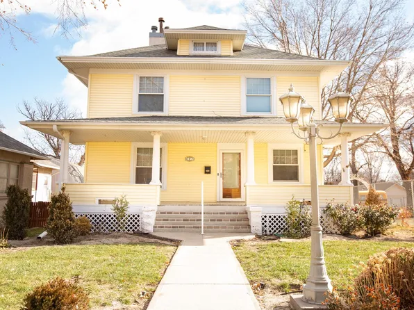 607 E 4th St, McCook, NE 69001