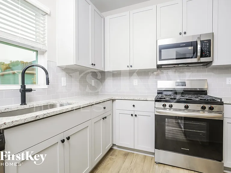 744 Lightrail Dr — Photo 8