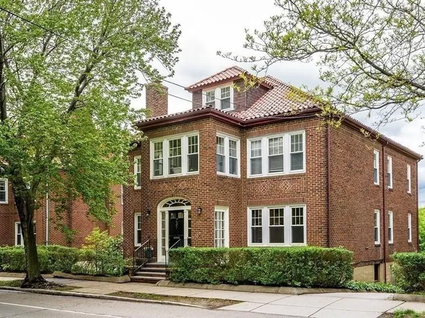 237 Winchester St #1, Brookline, MA 02446