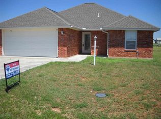 407 Choctaw Ave, Geronimo, OK 73543