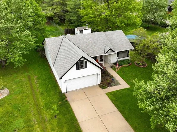 402 Park Ct, Kearney, MO 64060