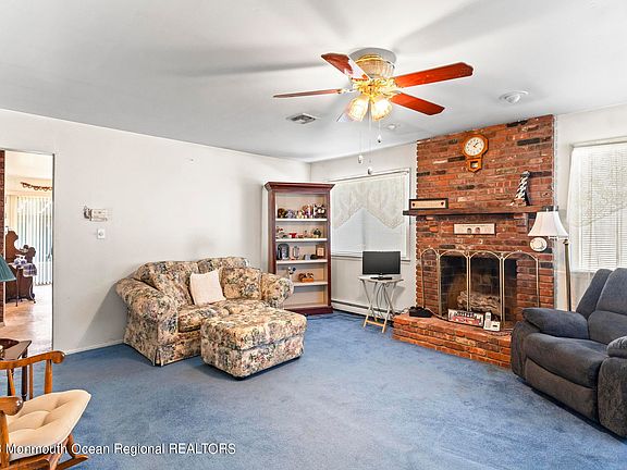 3rd image of 263 Charlotteville Drive N