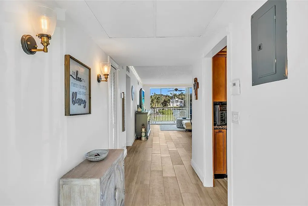 2 bed, 2.0 bath, 1020 sqft, $3,600 — Photo 4