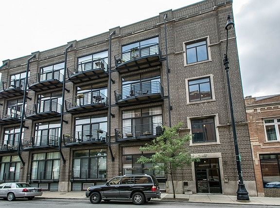 3rd image of 2735 W Armitage Ave APT 208