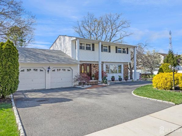 1 Stradford Rd, Parlin, NJ 08859