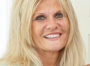 11 Salt Creek Dr E, Beaufort, SC 29906