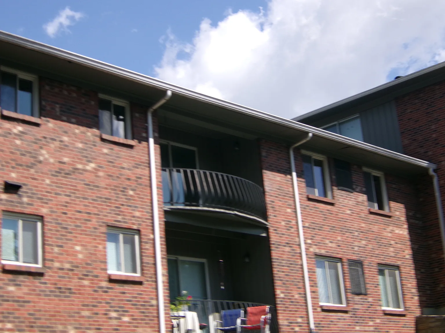 2 bed, 1.5 bath, 950 sqft, $1,325 — Photo 2