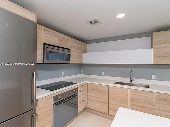 5th image of 16385 Biscayne Blvd Unit 2103