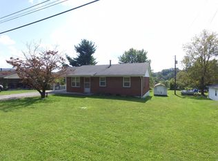 1585 Richmond Rd, Irvine, KY 40336