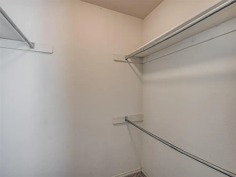 708 Peppertree Ct — Photo 6