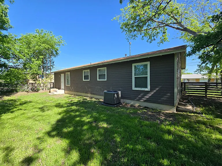 208 W Anderson Ave — Photo 22