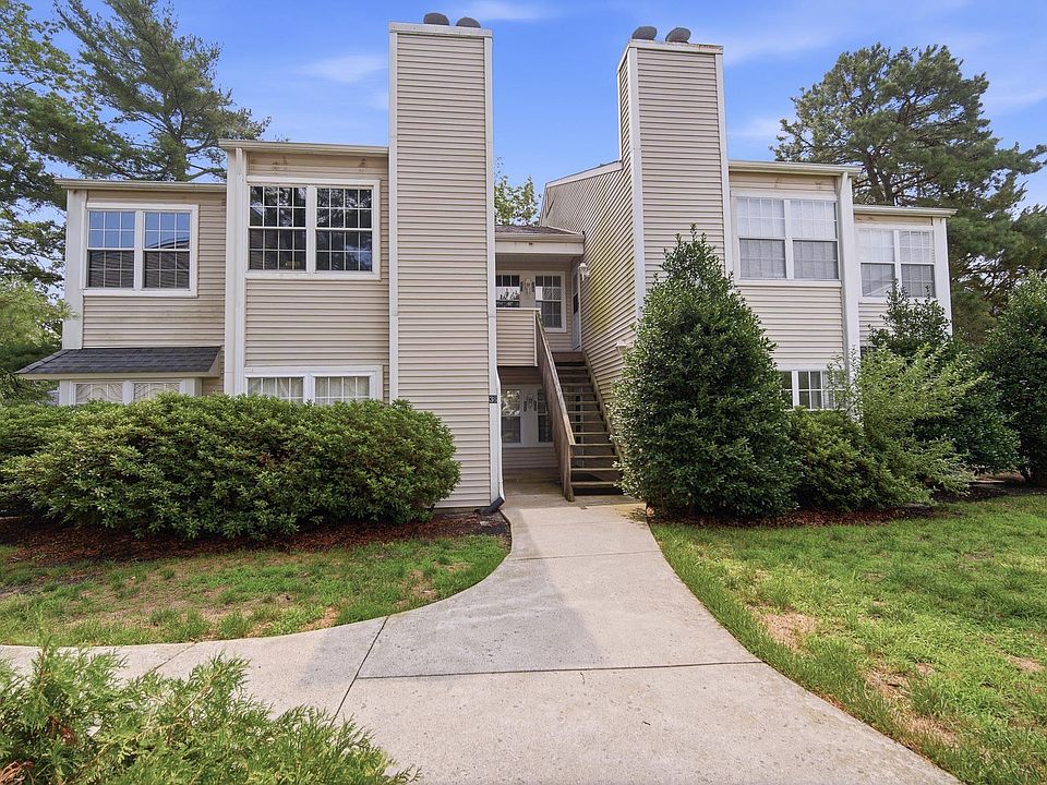 1st image of 17 Driftwood Ct #17