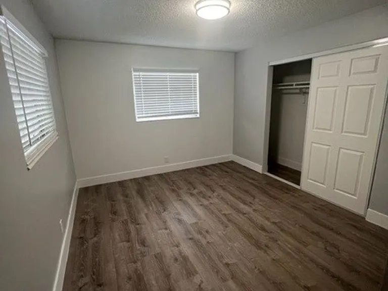 2500 Johnson St — Photo 35