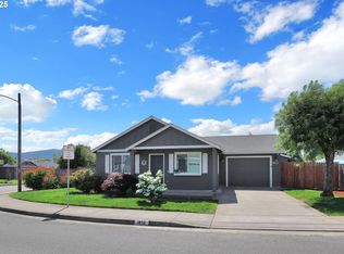 1852 S 58th St, Springfield, OR 97477