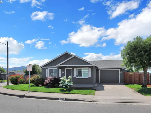 1852 S 58th St, Springfield, OR 97477