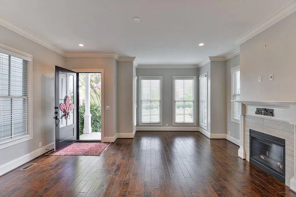 10904 Kings Crown Dr — Photo 3