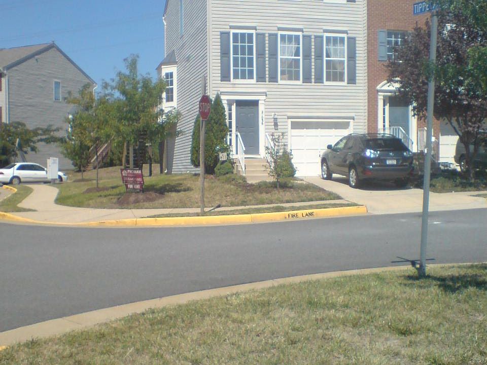 End unit with garage