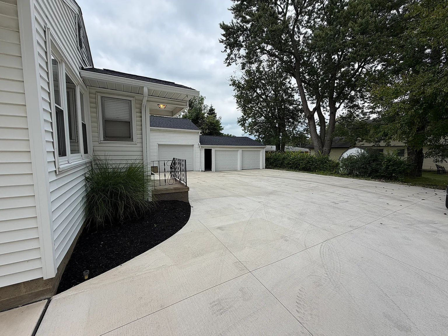 2 bed, 1.5 bath, 1100 sqft, $1,450 — Photo 3